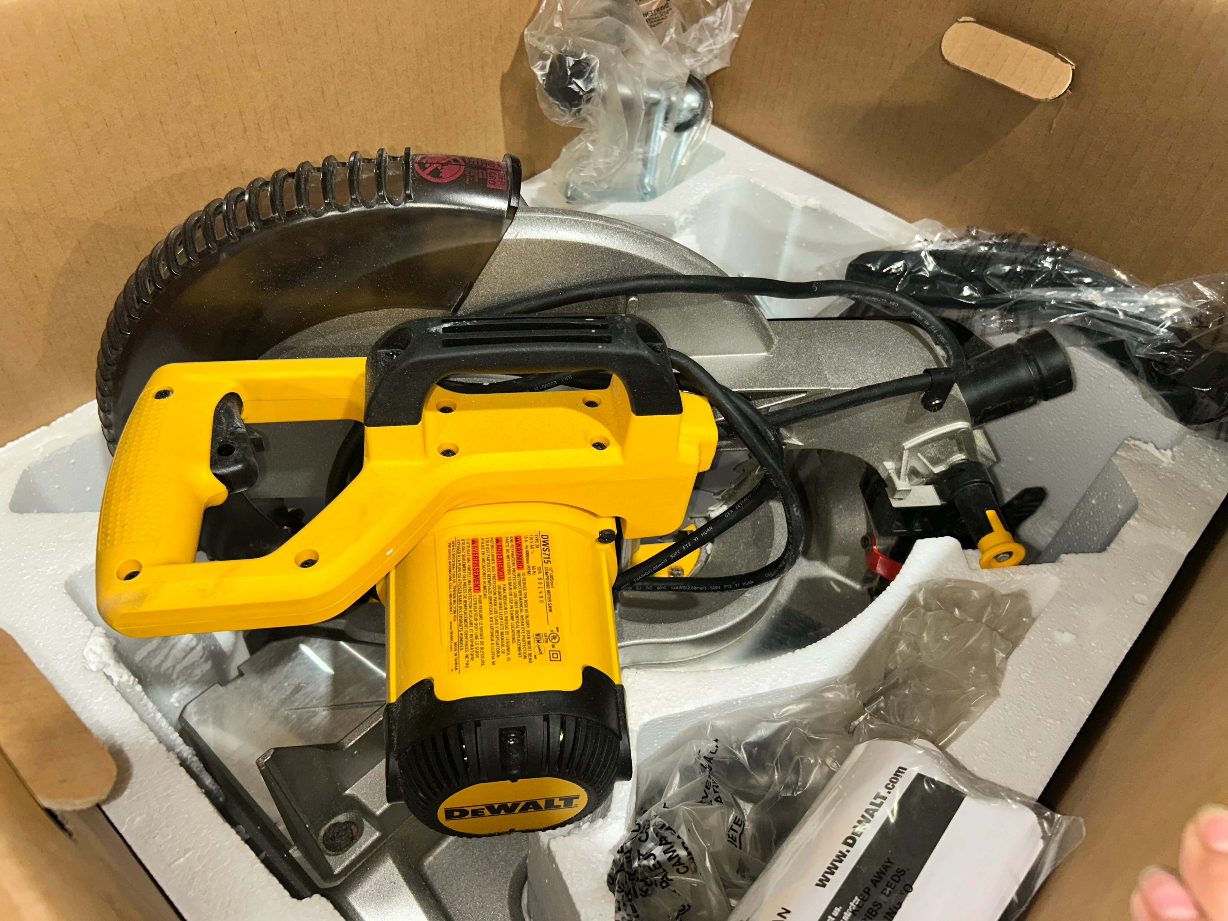 DEWALT 12-in 15-Amp Single Bevel Compound Corded Miter Saw (USED) - Image 3