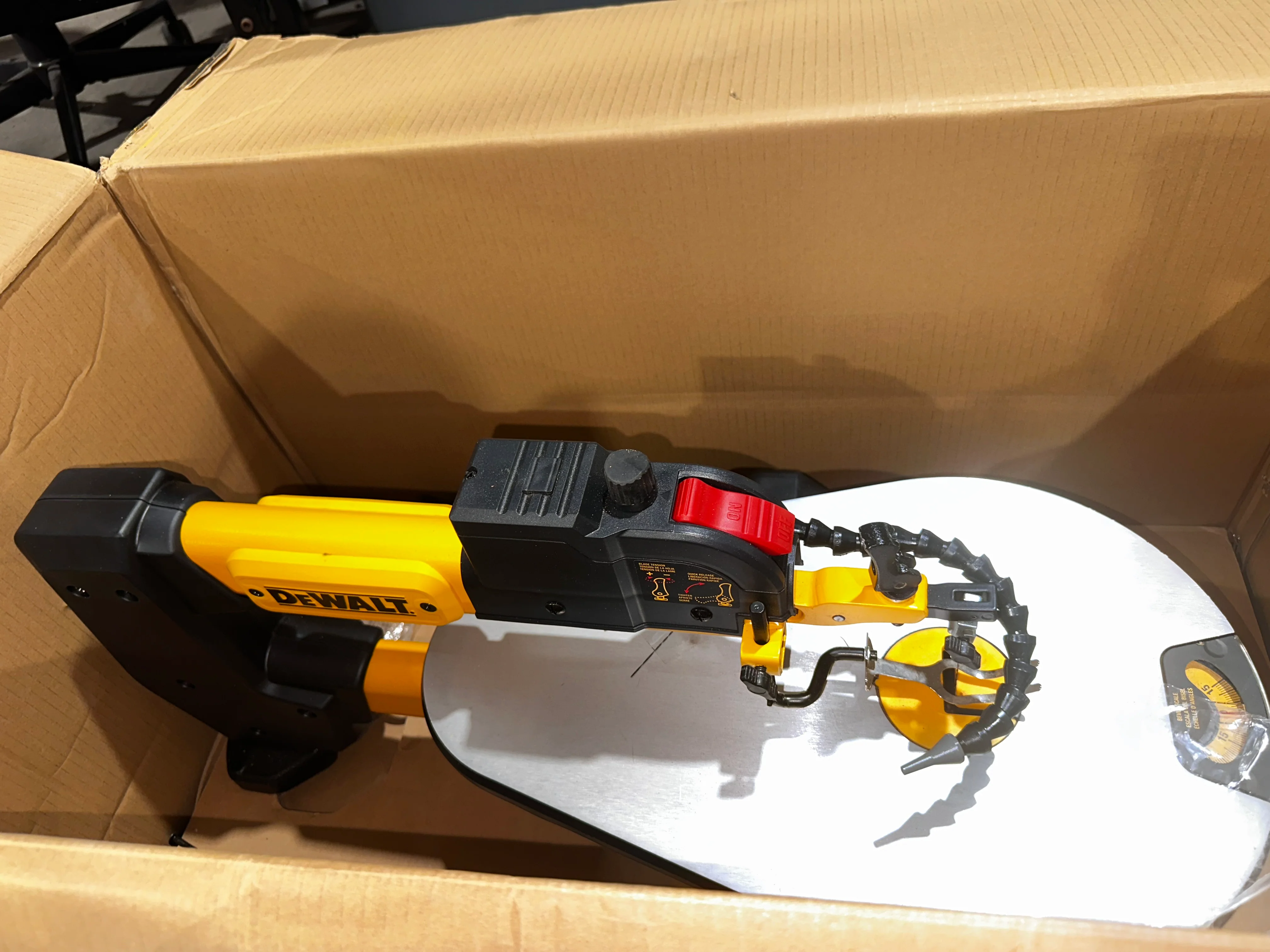 DEWALT 18-in 1.6 -Amp Variable Speed Corded Scroll Saw (Used) - Image 4