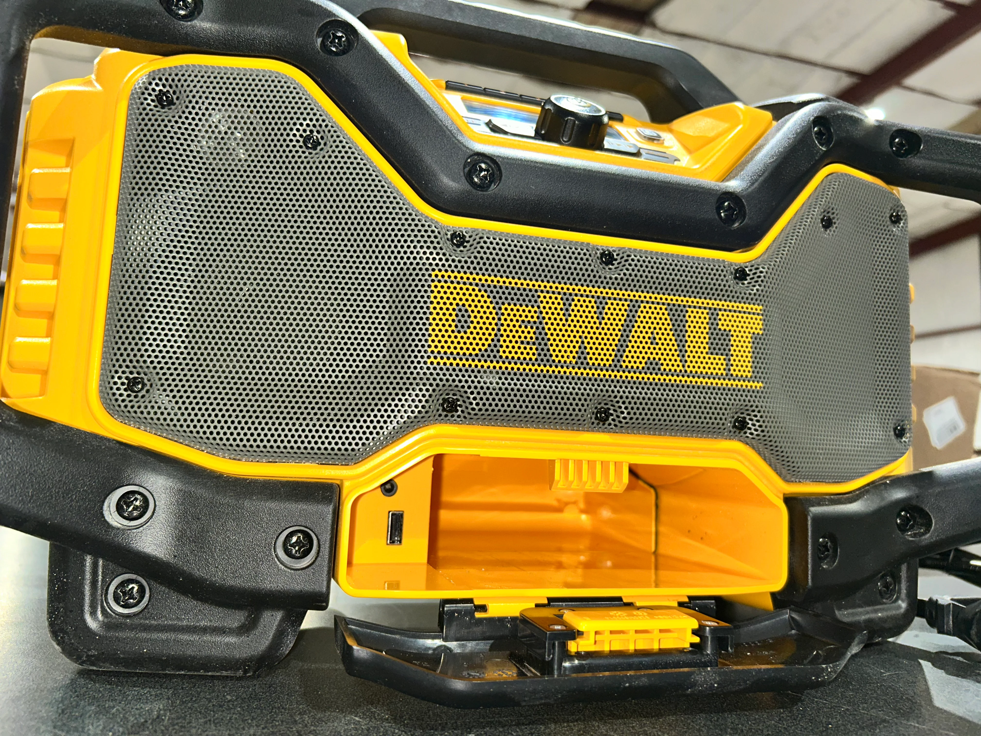 DEWALT 20-volt max Cordless Bluetooth Jobsite radio bluetooth adapter (used) - Image 3