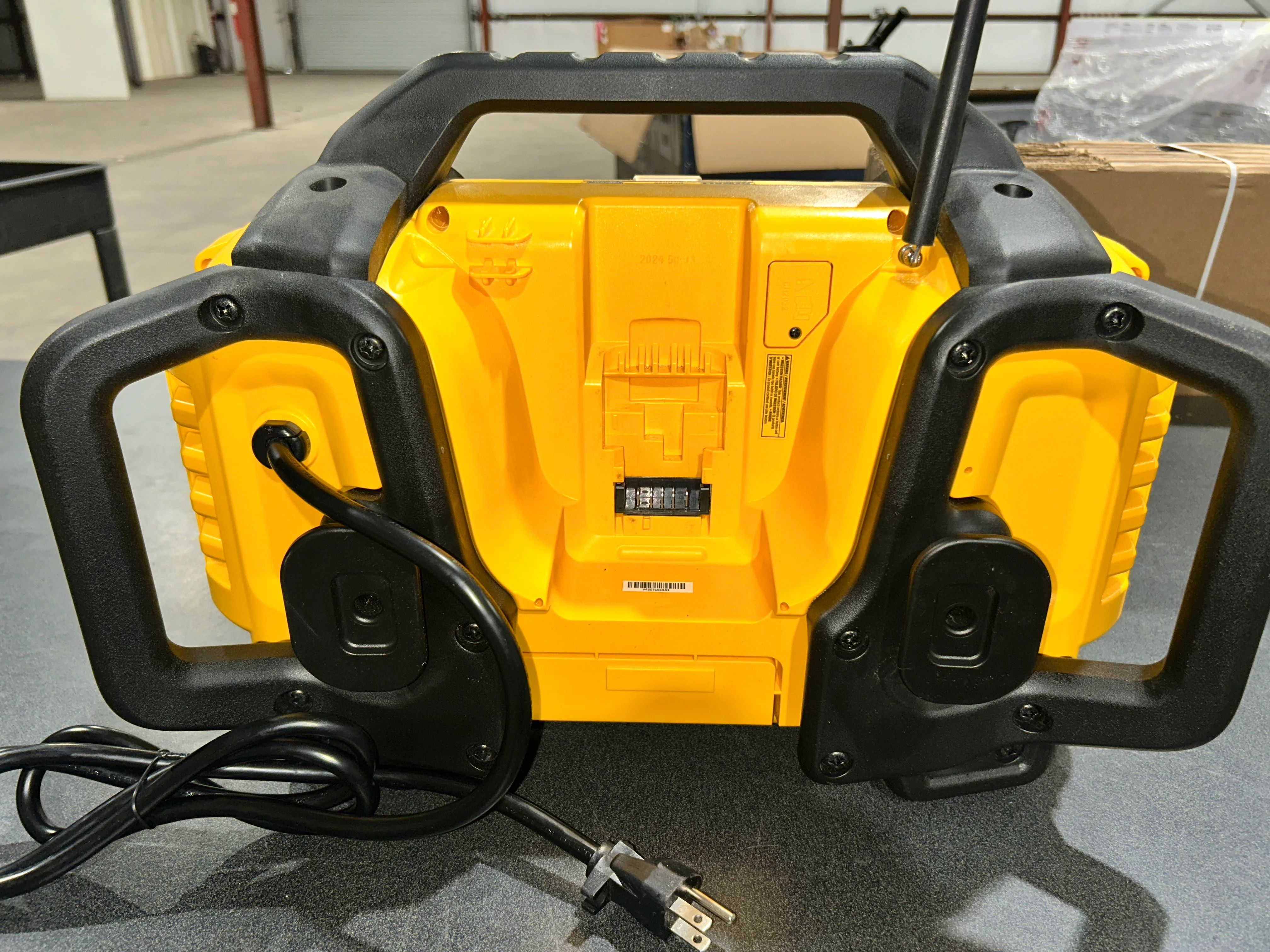 DEWALT 20-volt max Cordless Bluetooth Jobsite radio bluetooth adapter (used) - Image 5