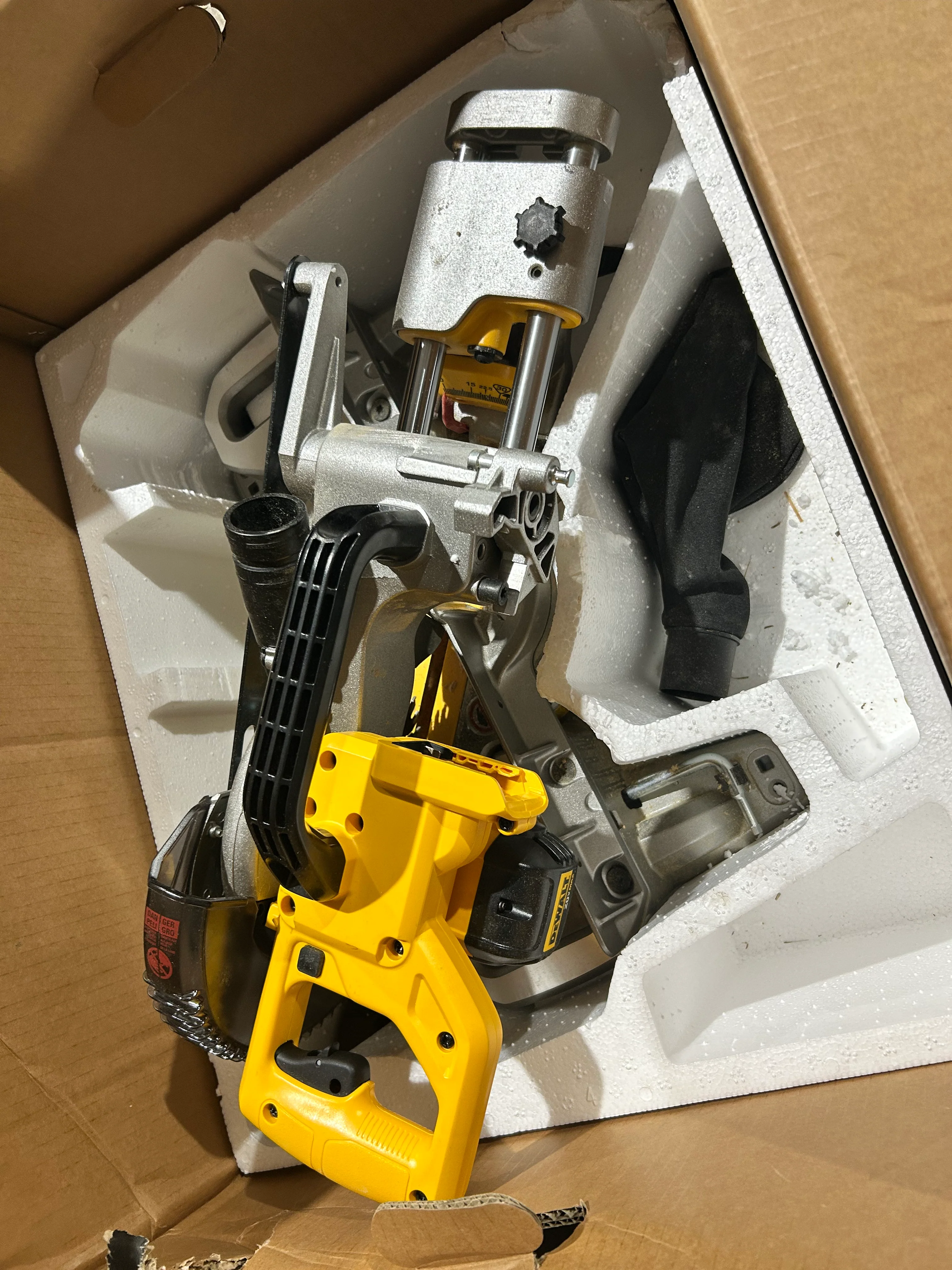 DEWALT 7-1/4-in 20-volt max Single Bevel Sliding Compound Cordless Miter Saw (used) - Image 2
