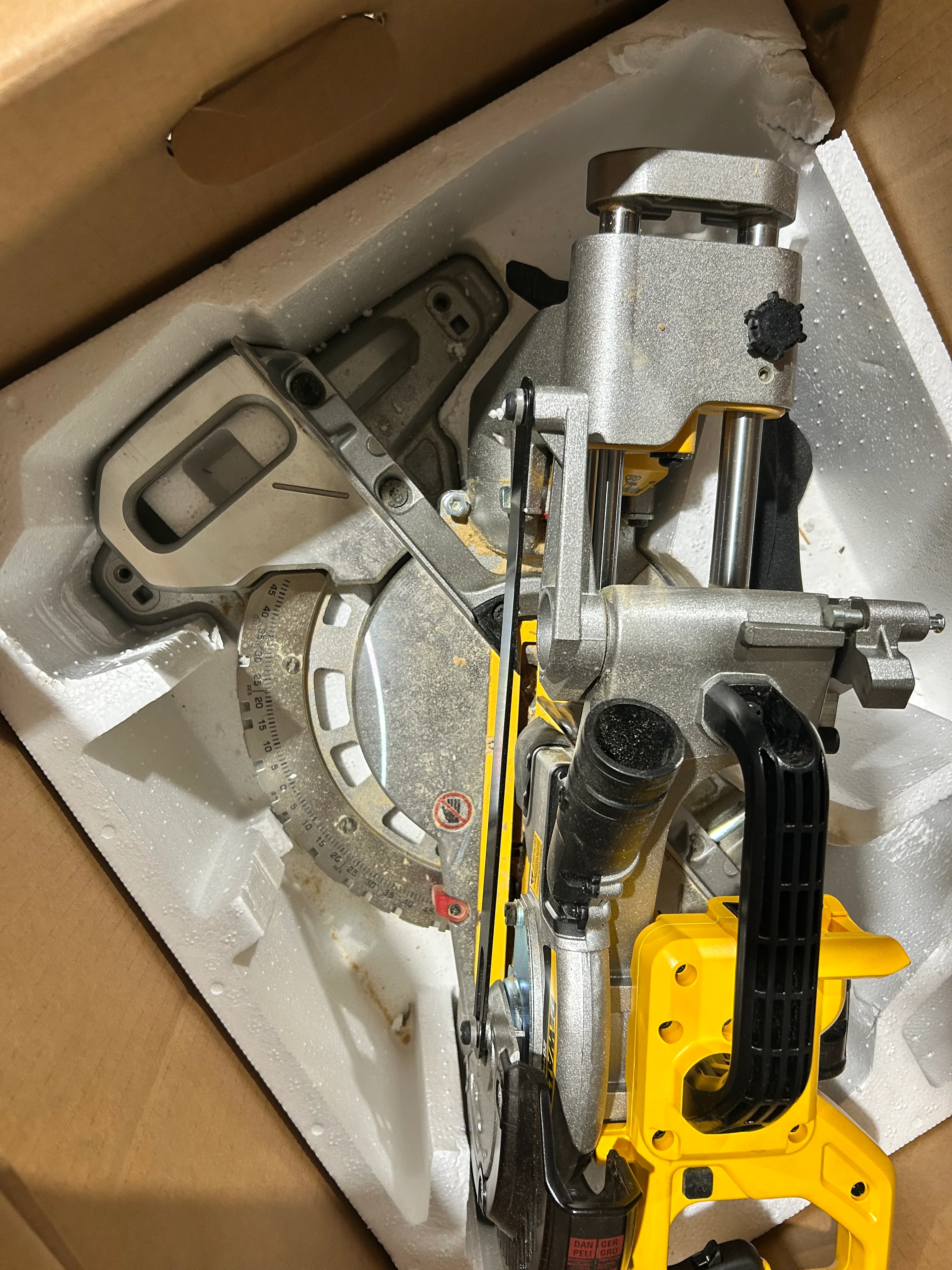DEWALT 7-1/4-in 20-volt max Single Bevel Sliding Compound Cordless Miter Saw (used) - Image 3