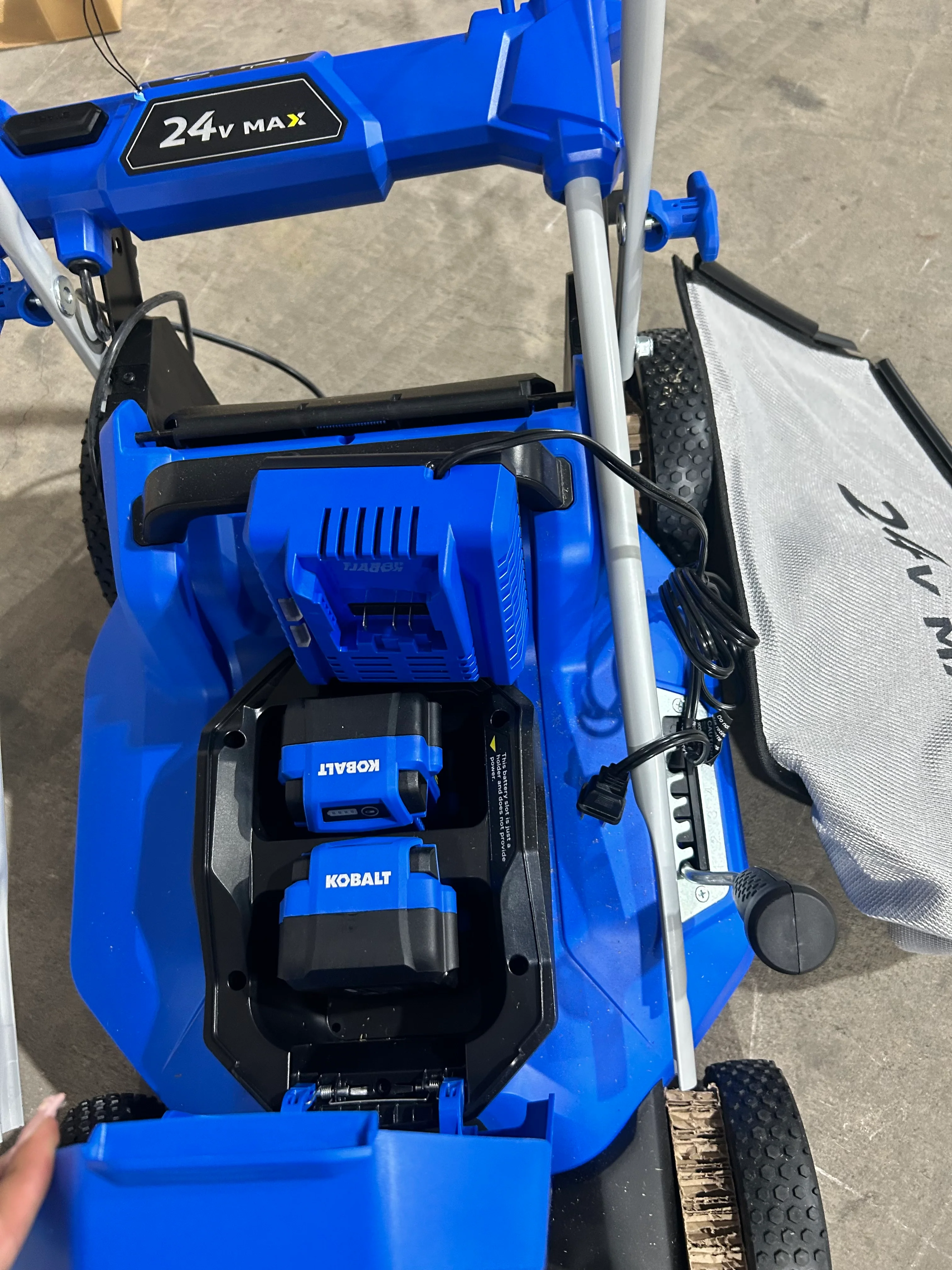 Kobalt 24-volt, 16-in Push Battery Walk Mower with (2) 4 Ah Battery Included (used) - Image 6