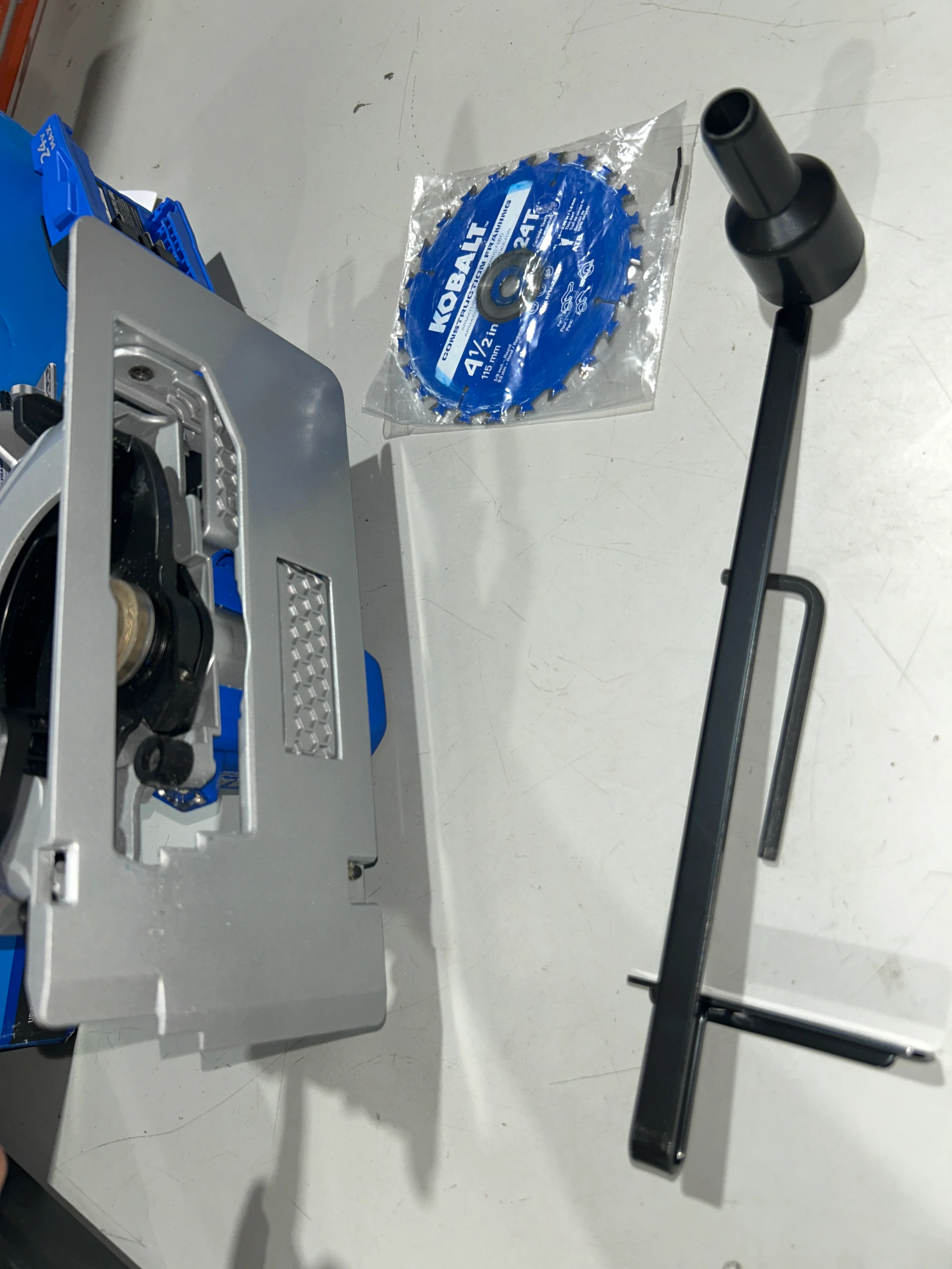 Kobalt 24-volt 4-1/2-in Brushless Cordless Circular saw (USED) - Image 5