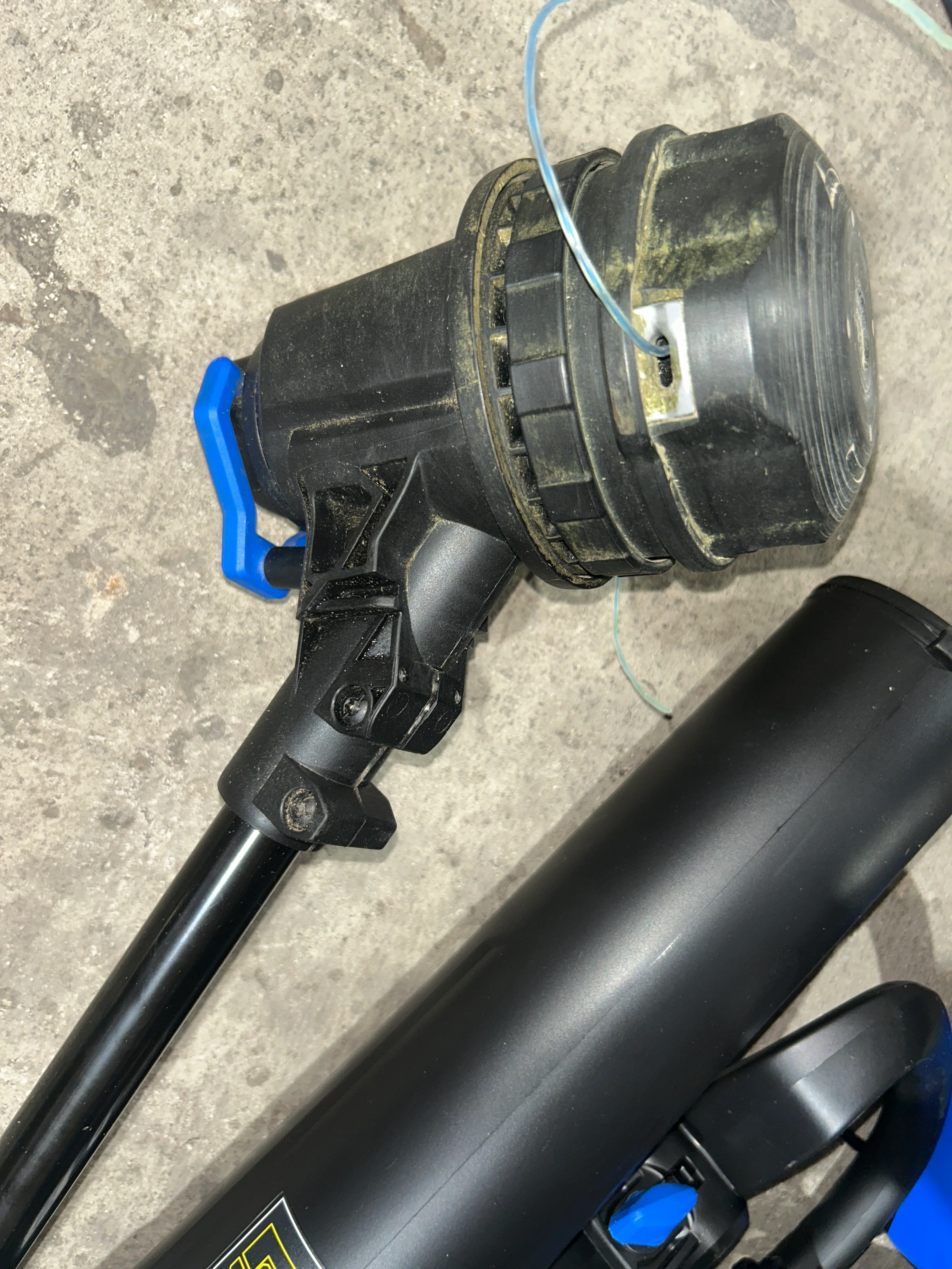 Kobalt Quiet Tech 24-volt Cordless Battery String Trimmer and Leaf Blower and Combo Kit 4 Ah (Battery Included) (Charger Included) (used) - Image 6