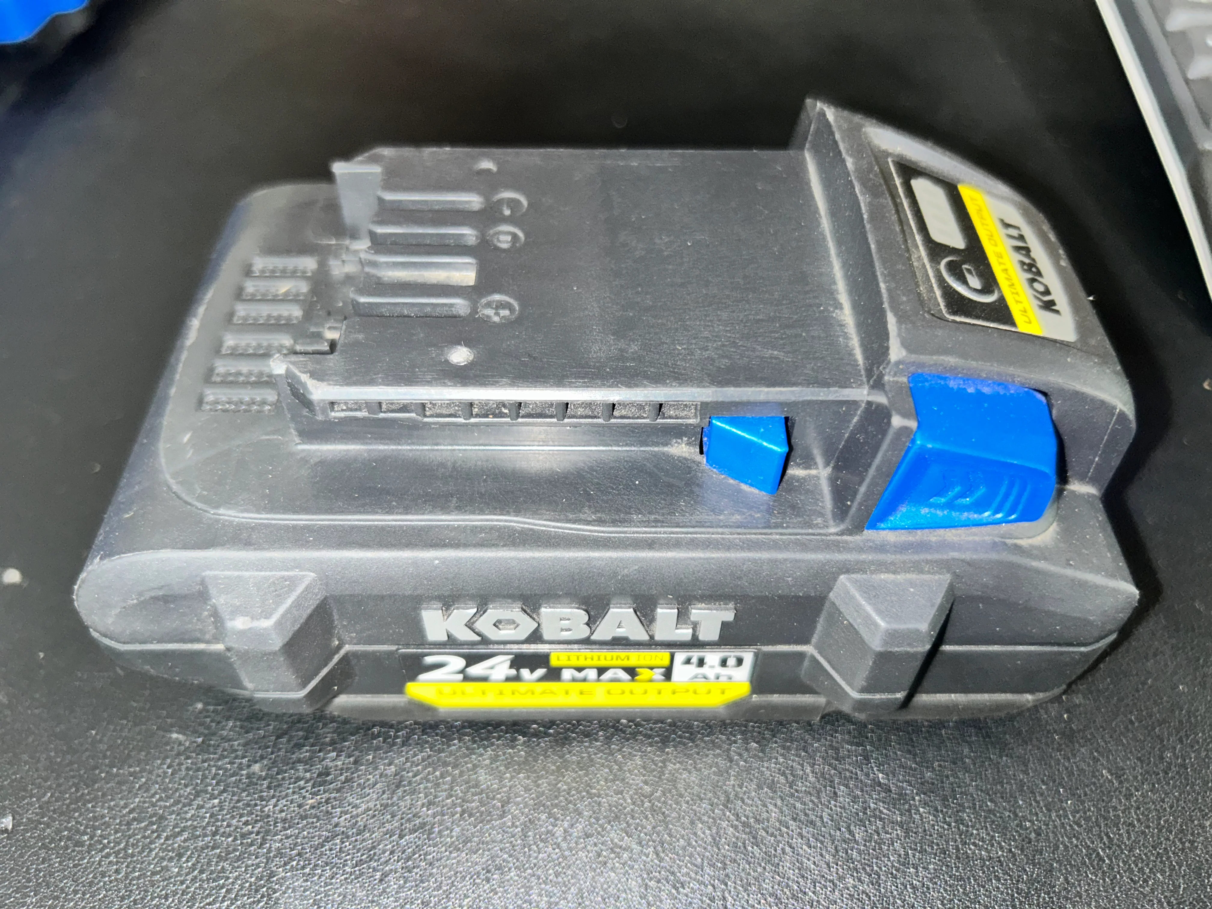 Kobalt Ultimate Output 24 -Volt 1 -Pack Lithium ( 4 Ah Battery ) (used) - Image 4