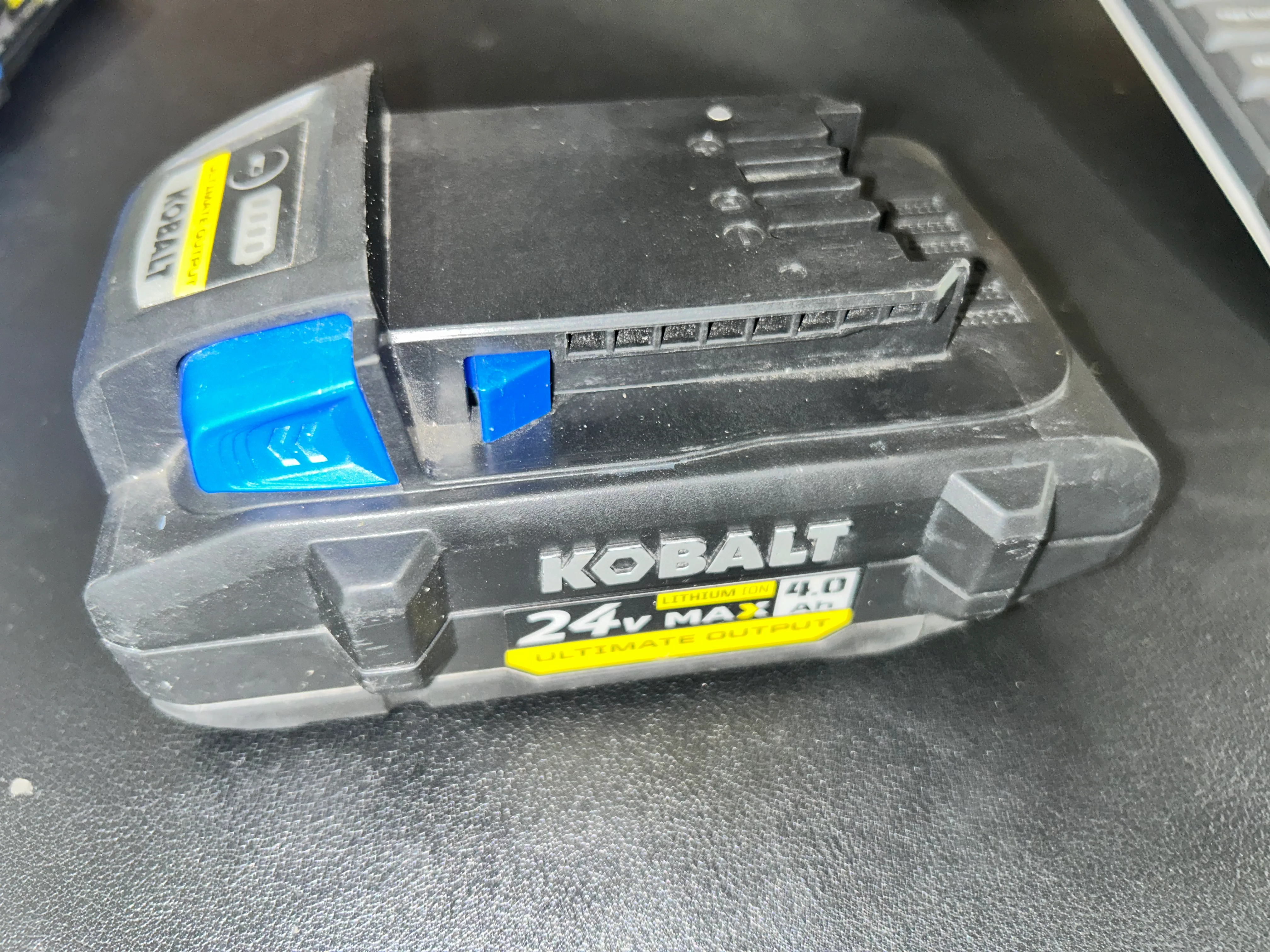 Kobalt Ultimate Output 24 -Volt 1 -Pack Lithium ( 4 Ah Battery ) (used) - Image 7
