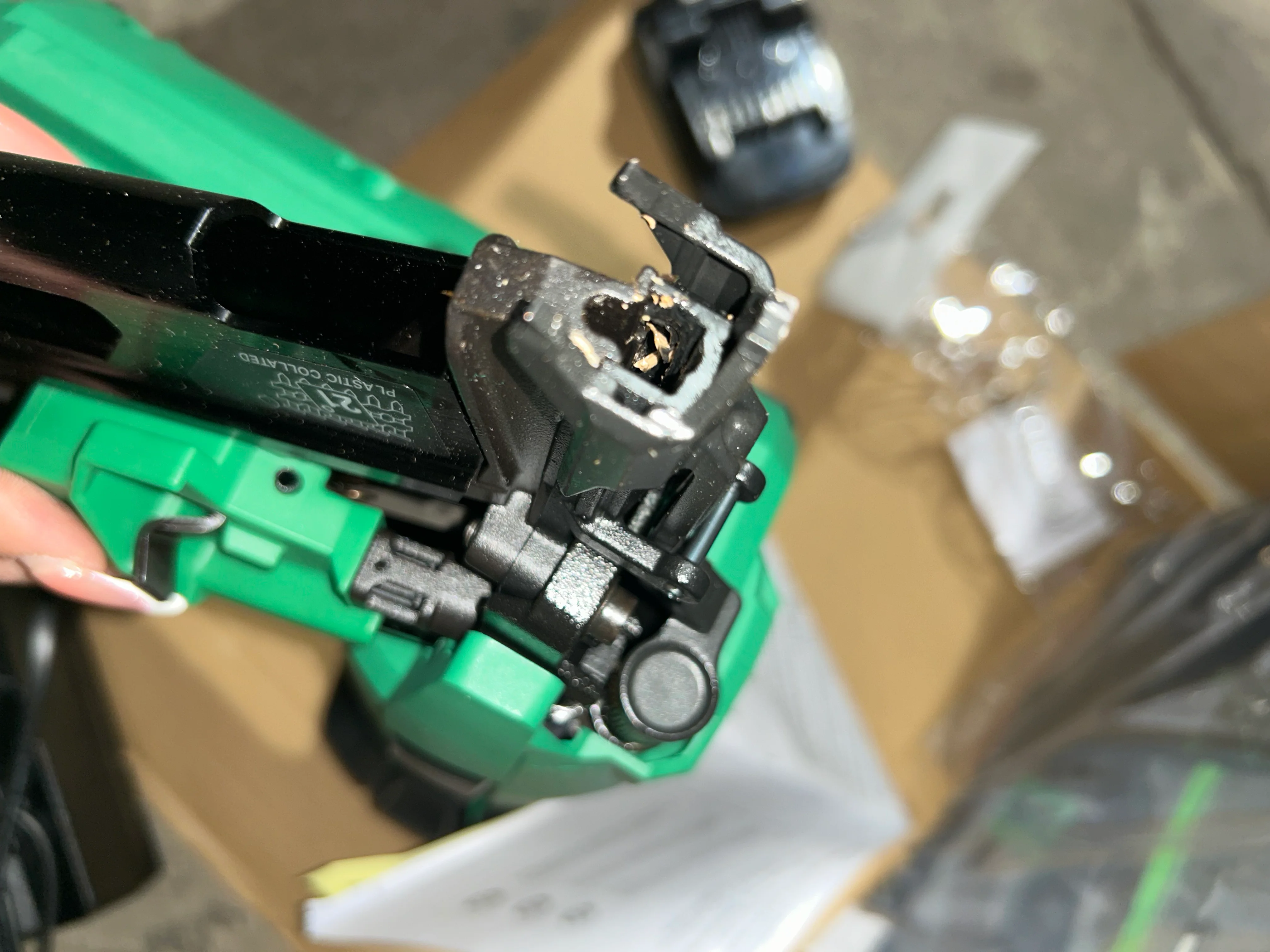 Metabo HPT Multi-Volt 3-1/2-in 21 -Degree Cordless Roundhead Framing Nailer ( 2.0 Battery Included and Charger Included)(used) (Copy) - Image 3