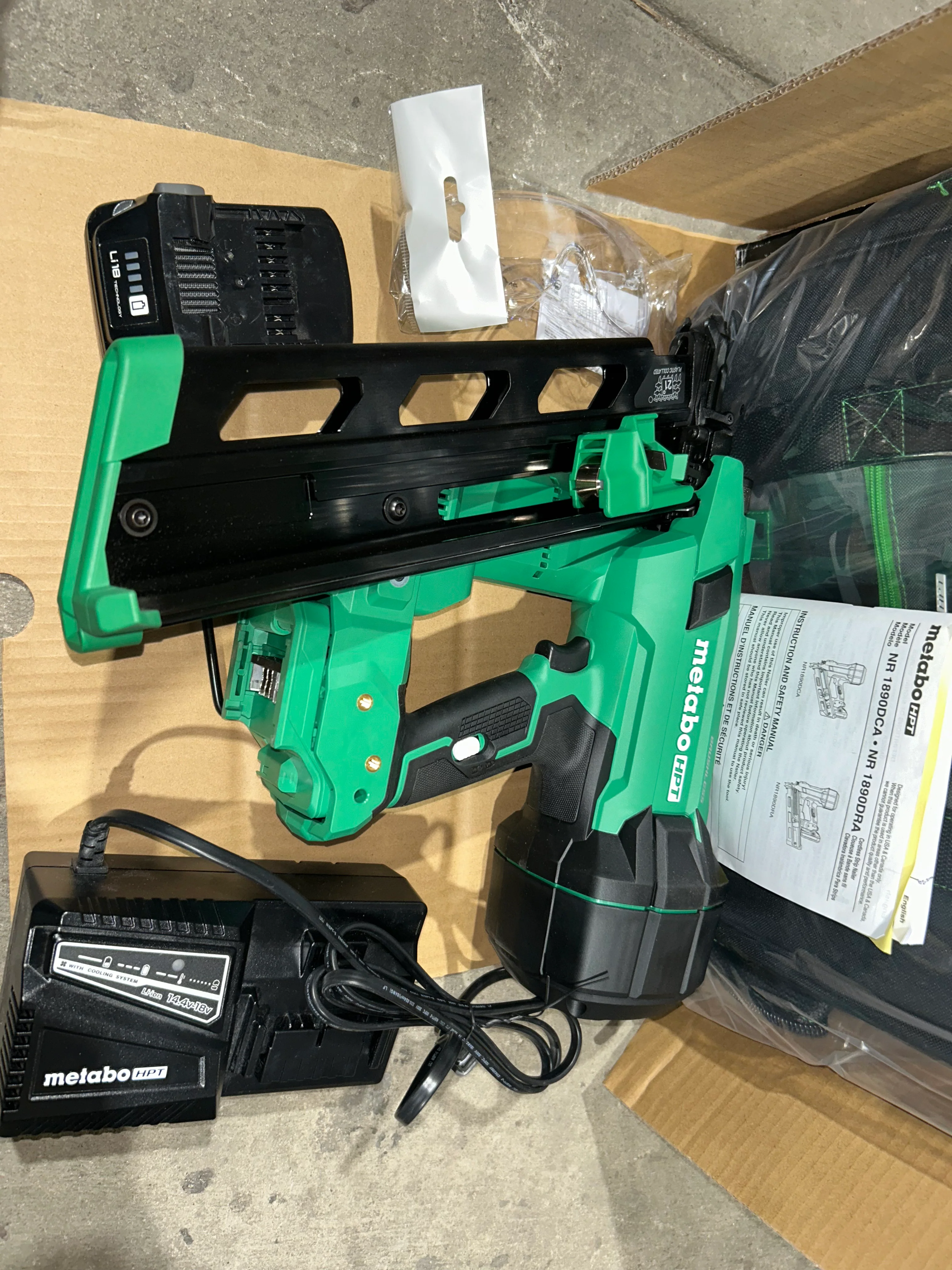 Metabo HPT Multi-Volt 3-1/2-in 21 -Degree Cordless Roundhead Framing Nailer ( 2.0 Battery Included and Charger Included)(used) (Copy) - Image 4