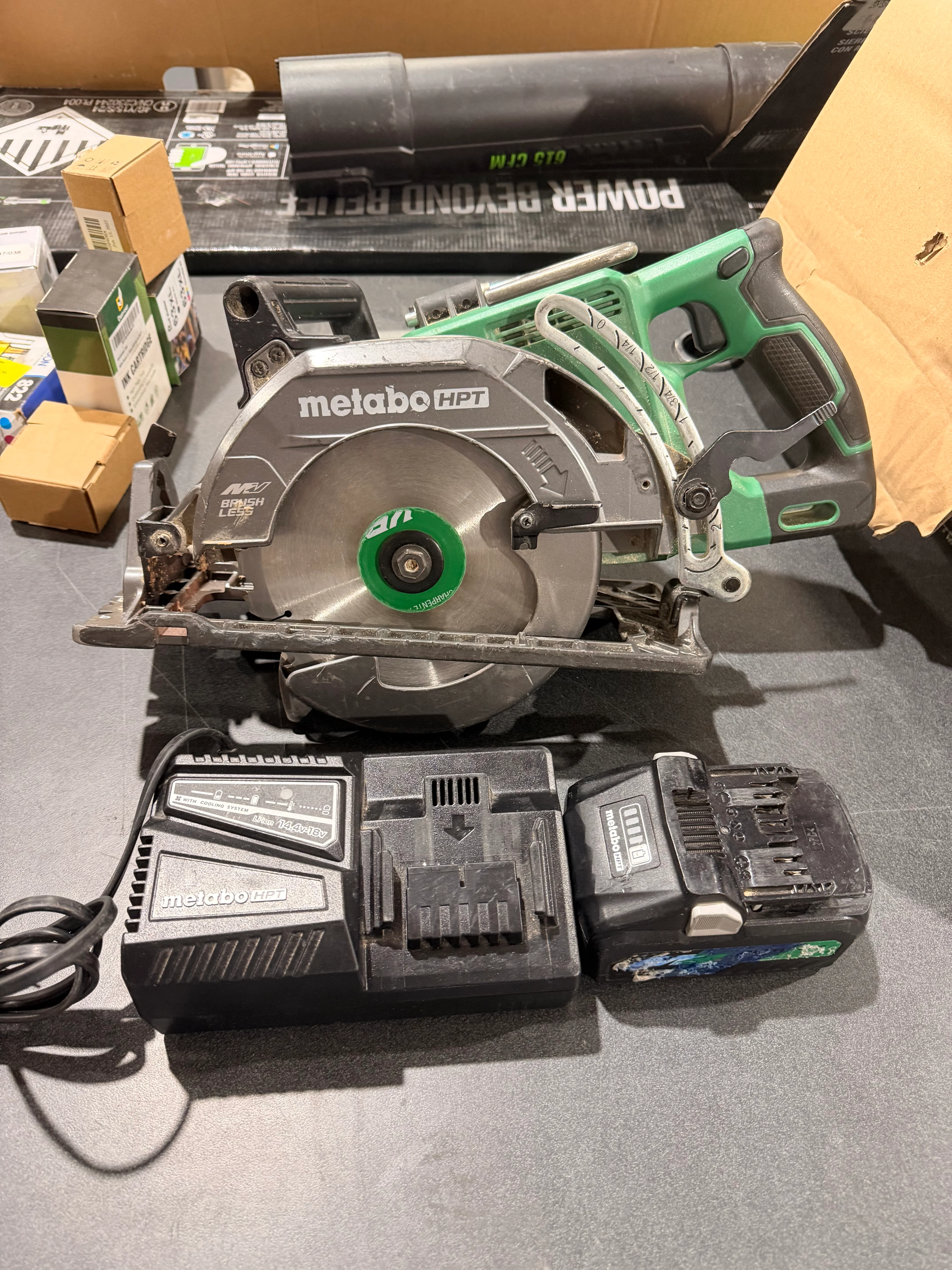 Metabo HPT Multi-Volt 36-volt 4 -Amp 7-1/4-in Brushless Hybrid Capable Cordless Circular saw (Battery Included and Charger Included) (Used) - Image 5