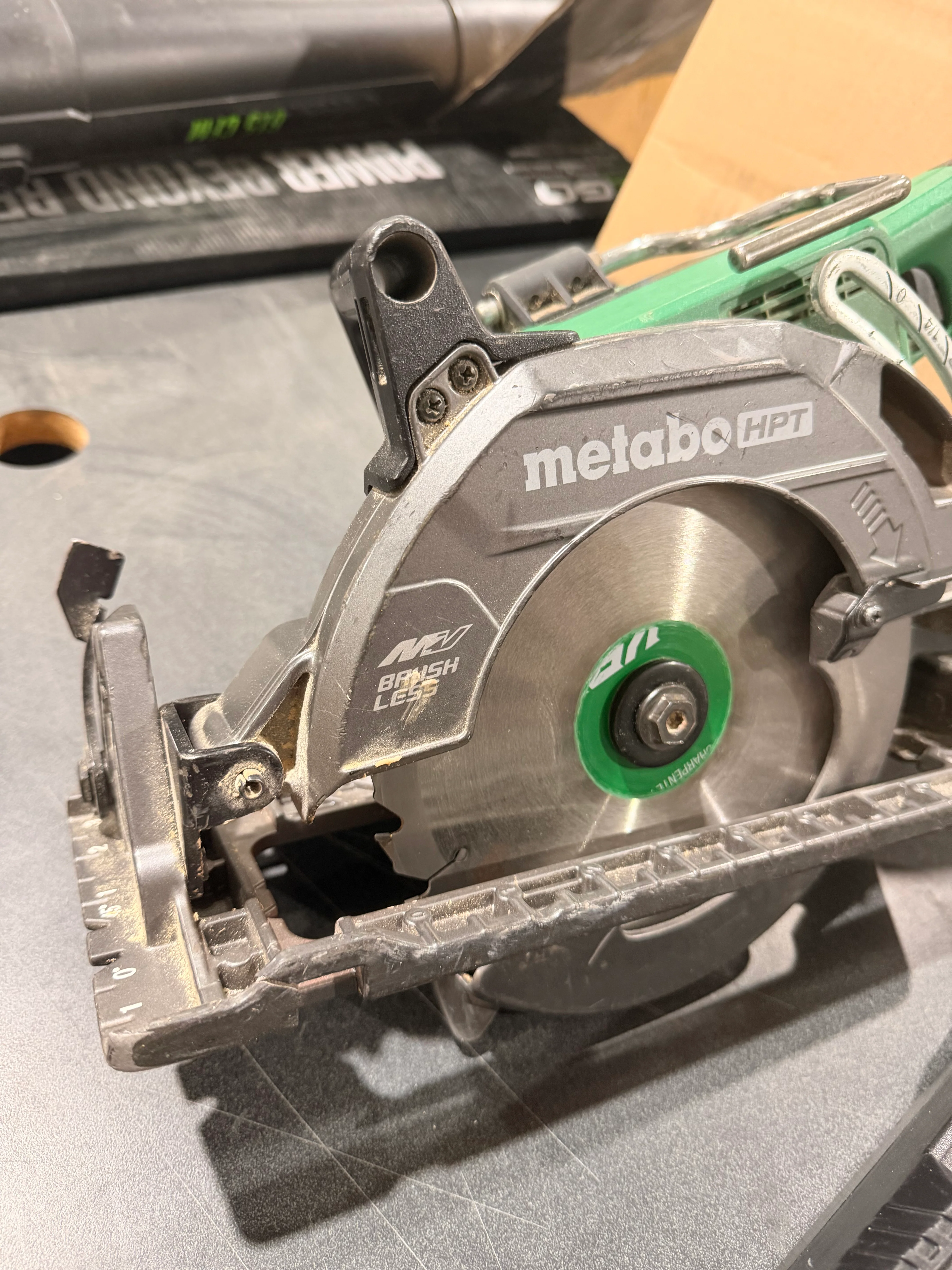 Metabo HPT Multi-Volt 36-volt 4 -Amp 7-1/4-in Brushless Hybrid Capable Cordless Circular saw (Battery Included and Charger Included) (Used) - Image 7