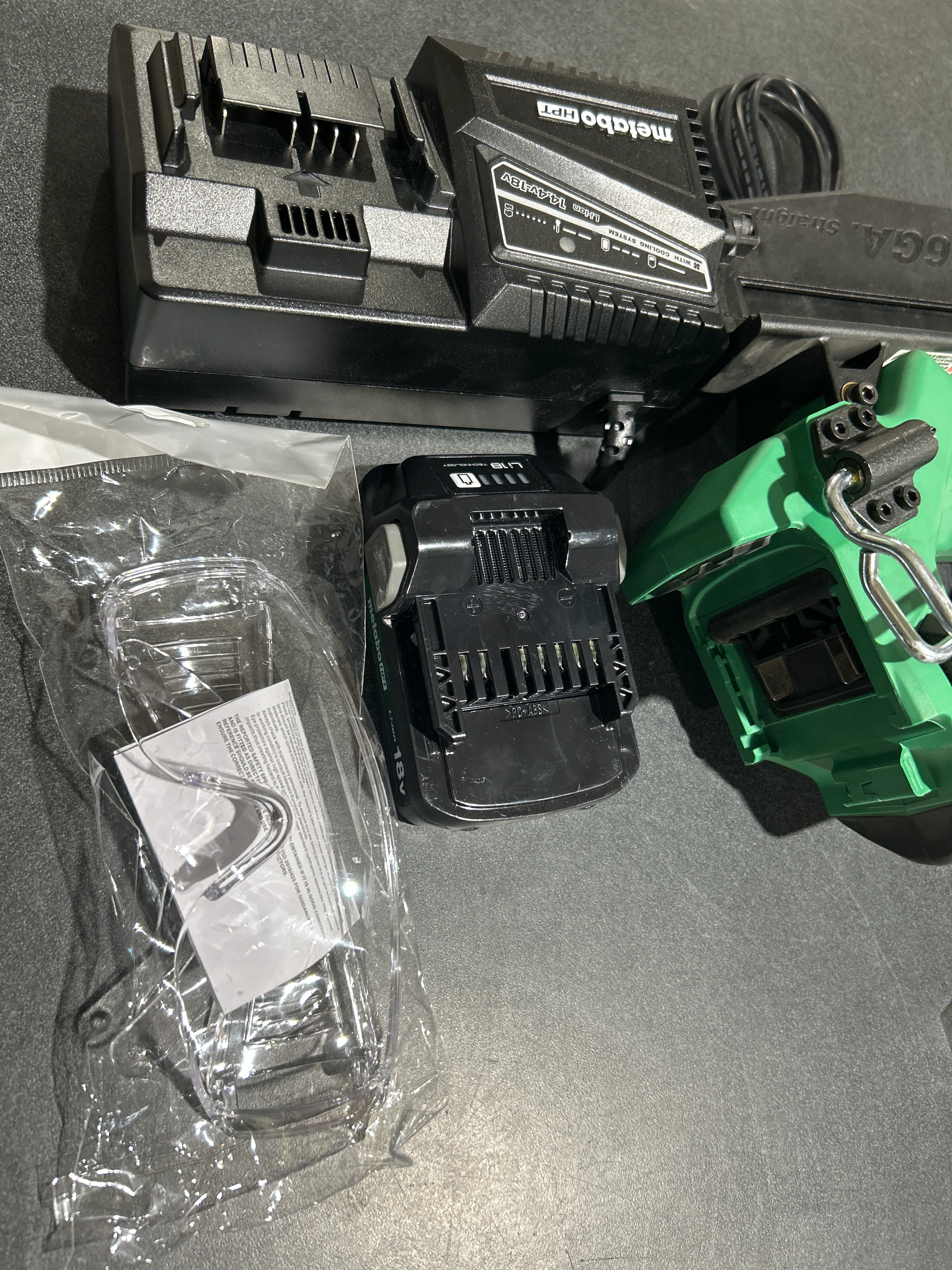 Metabo HPT MultiVolt 2-1/2-in 16 -Gauge Cordless Straight Finish Nailer (Battery Included and Charger Included) (USED) - Image 7
