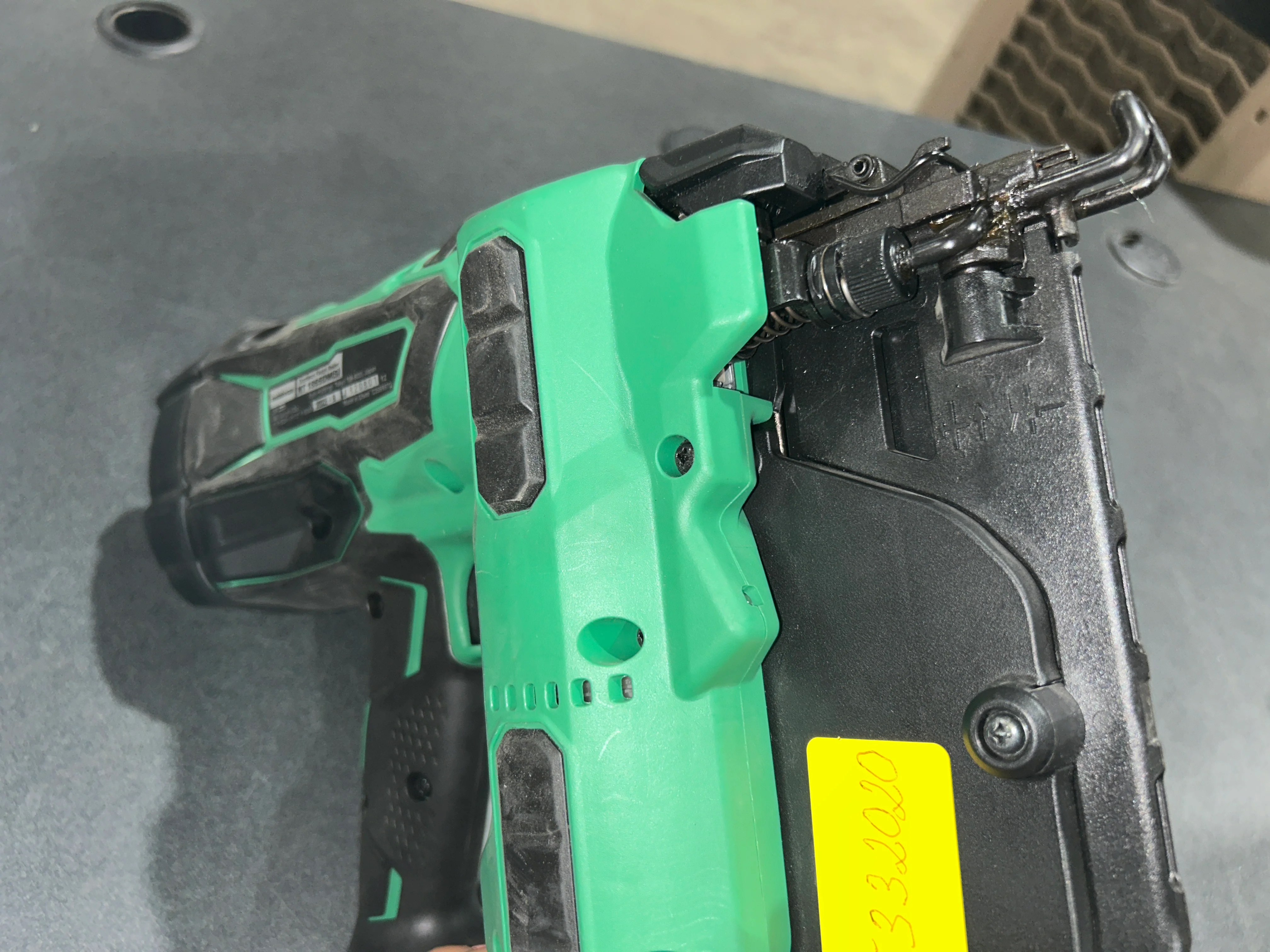 Metabo HPT MultiVolt 2-1/2-in 16 -Gauge Cordless Straight Finish Nailer (Battery Included and Charger Included) (USED) - Image 9