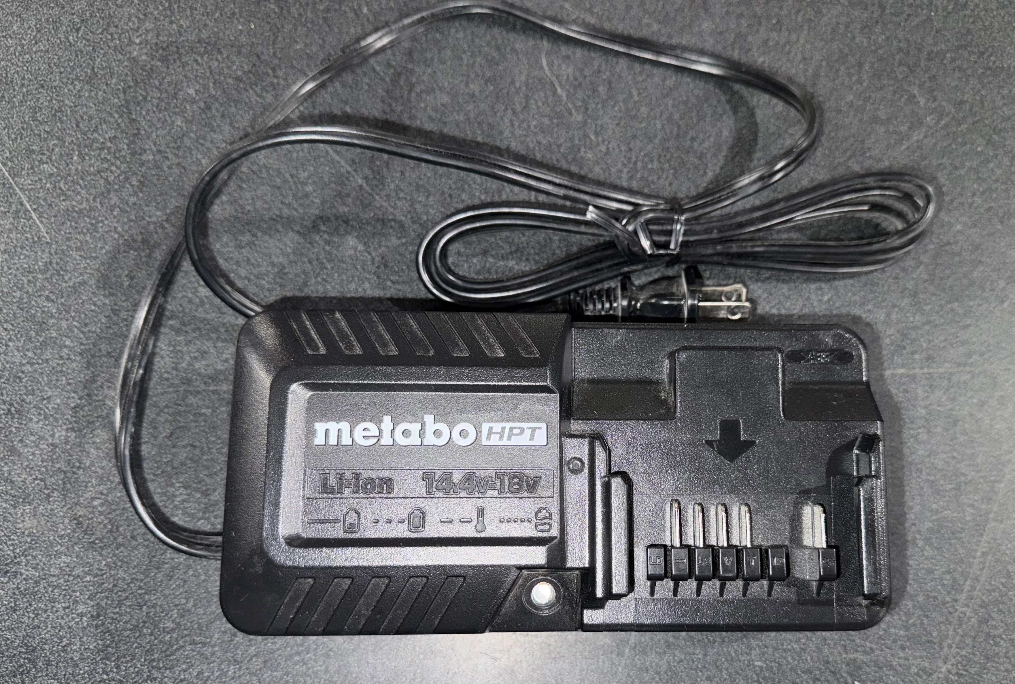 Metabo HPT UC18YKSL 18 Volt Lithium-ion Slide Style Charger (USED) - Image 2