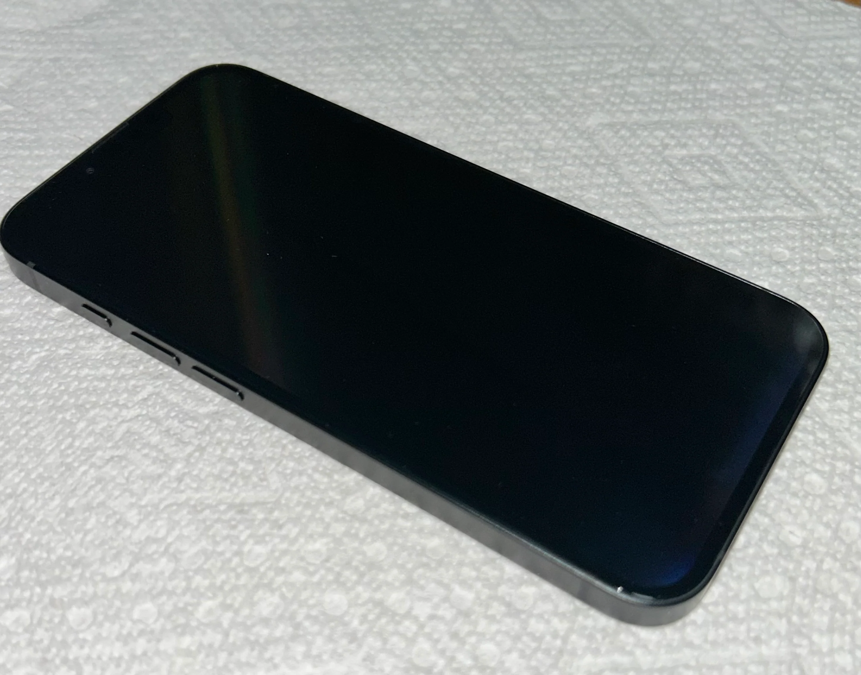 Straight Talk Apple iPhone 16e, 5G, 128GB, Black - Prepaid Smartphone (open box) - Image 3