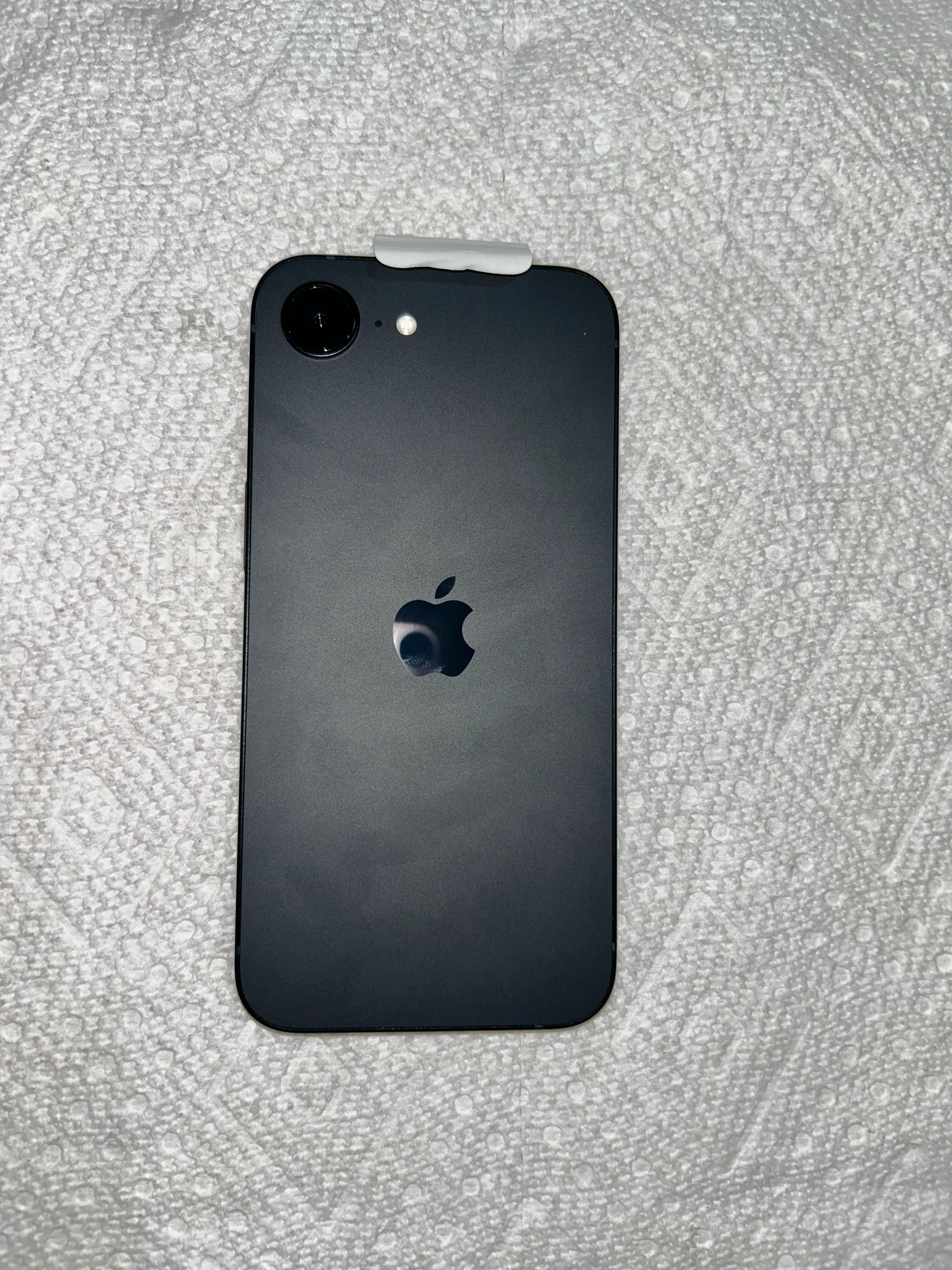 Straight Talk Apple iPhone 16e, 5G, 128GB, Black - Prepaid Smartphone (open box) - Image 4