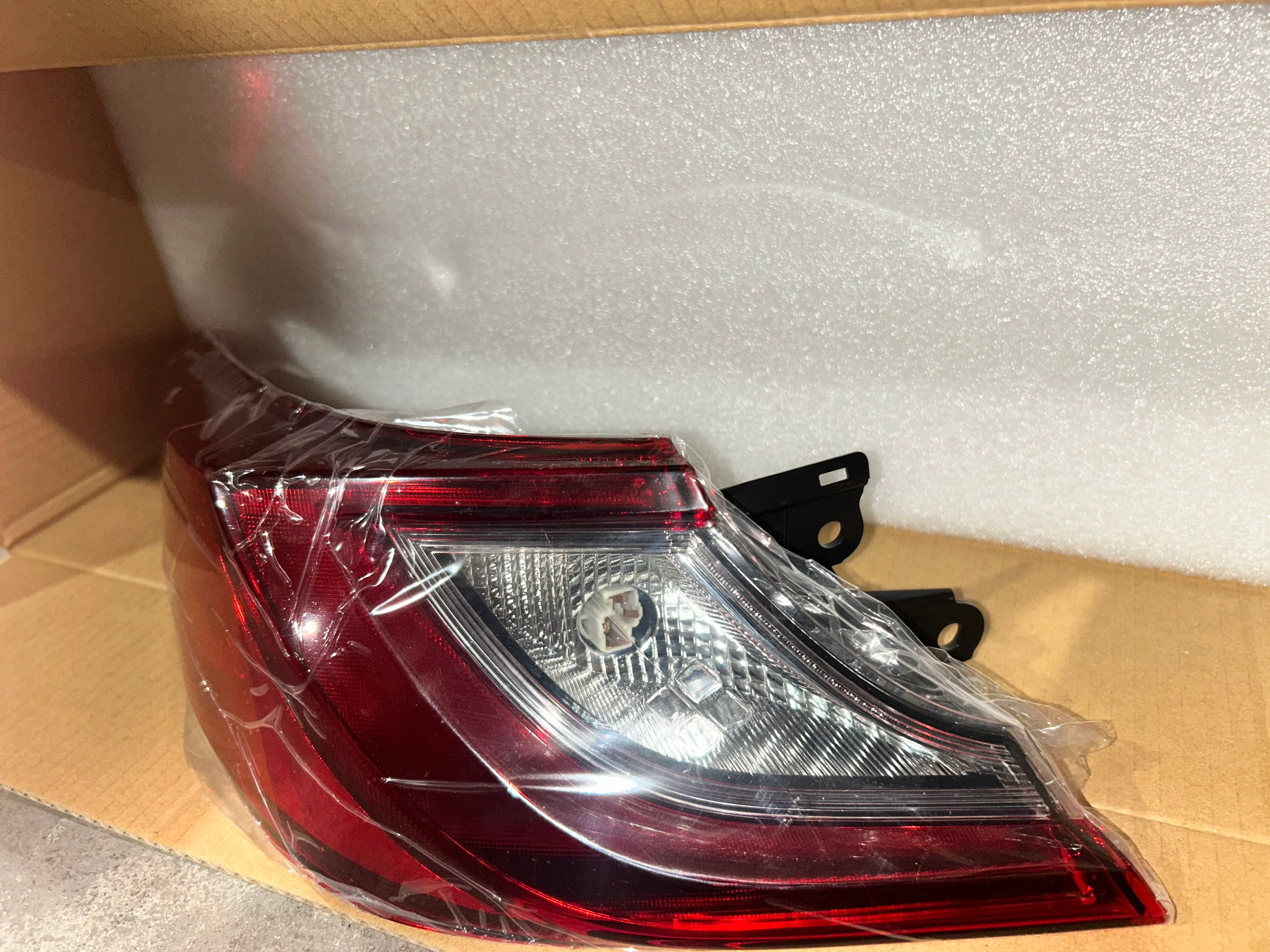 Toyota Camry 2025-2026 Outer Tail Light Replacement for Left/Driver Side (open box) - Image 2