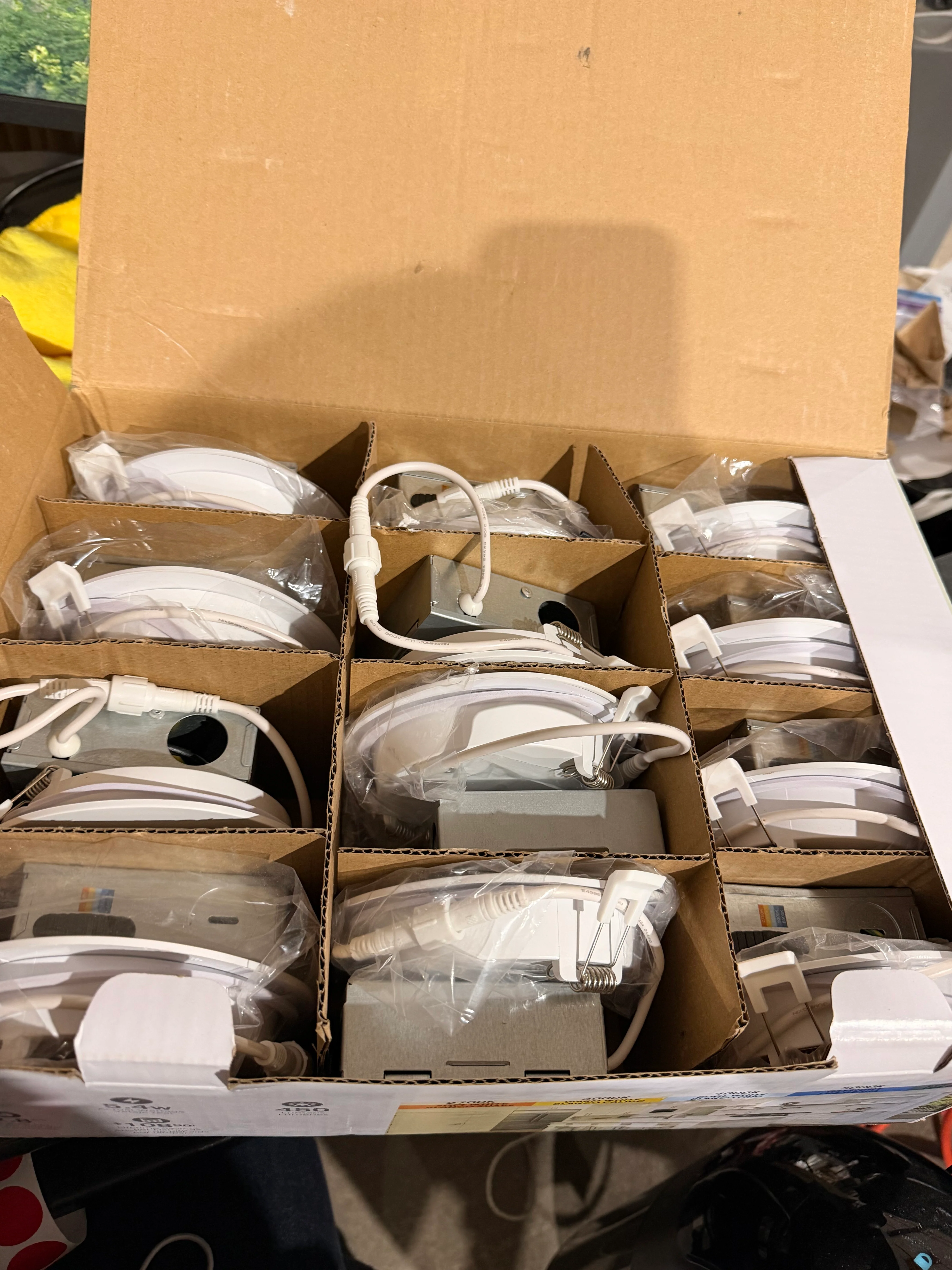 Utilitech White 4-in 450 -Lumens Switchable white Round Dimmable LED Canless Wet rated Recessed Downlight 12 -Pack (used) - Image 5