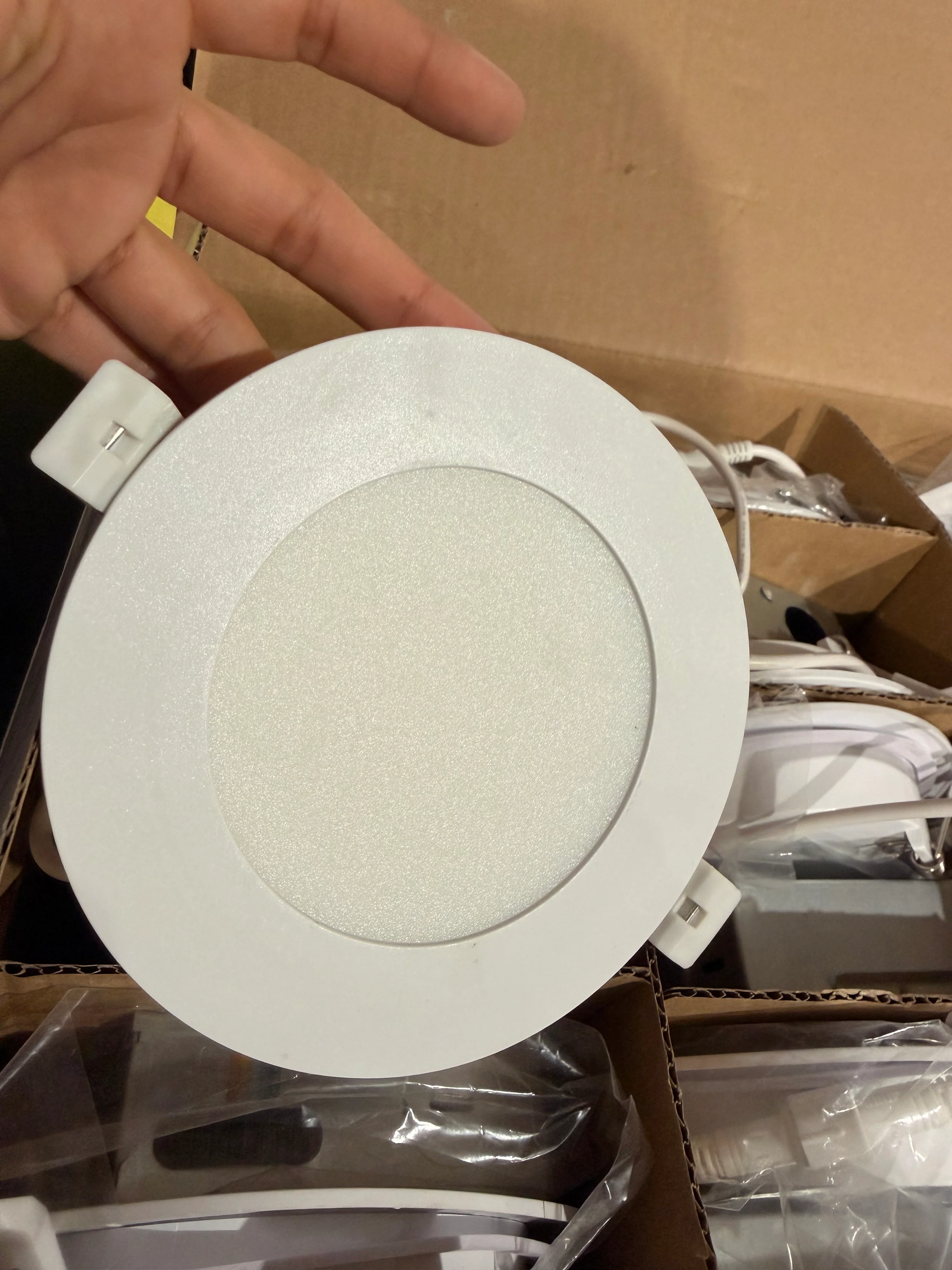 Utilitech White 4-in 450 -Lumens Switchable white Round Dimmable LED Canless Wet rated Recessed Downlight 12 -Pack (used) - Image 6